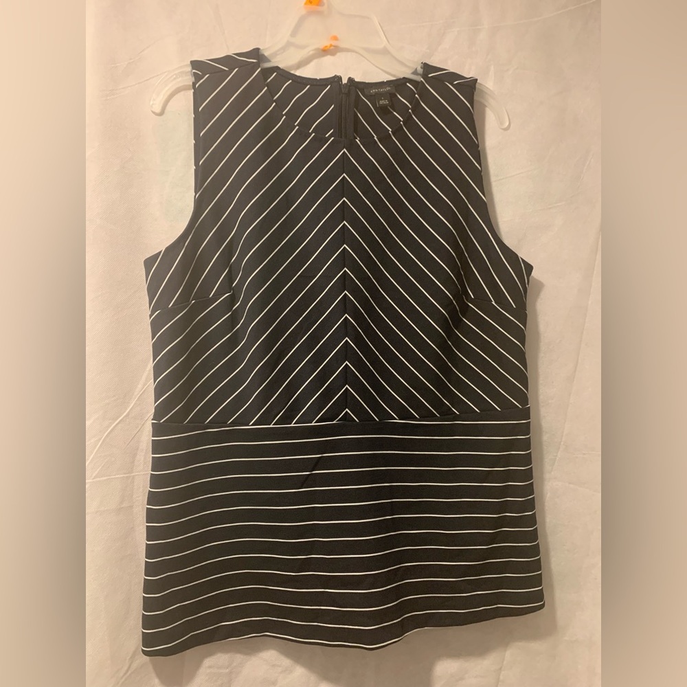 ANN TAYLOR STRIPES TOP BLACK AND WHITE Large